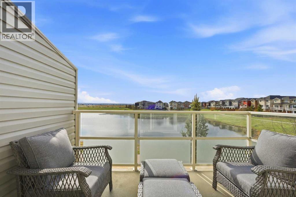 556 Redstone View NE - Image 2