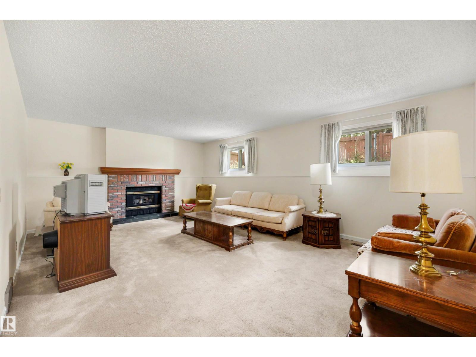 17946 57 AV NW — photo 18