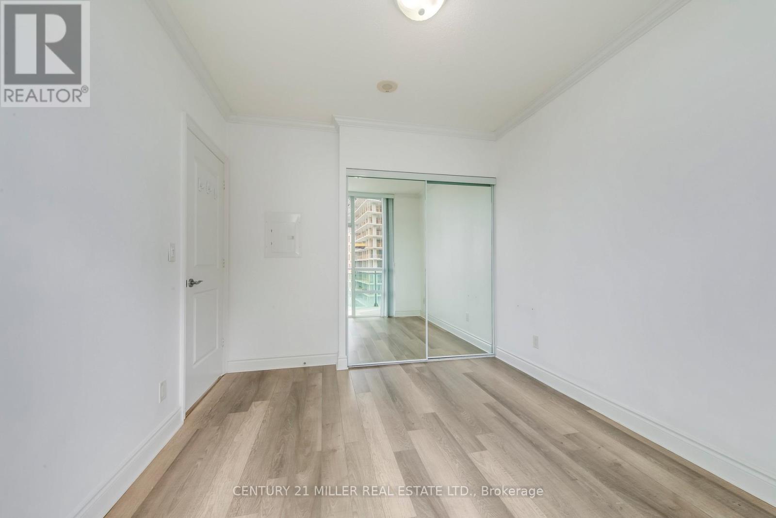 #2002 16 BROOKERS LANE - 17