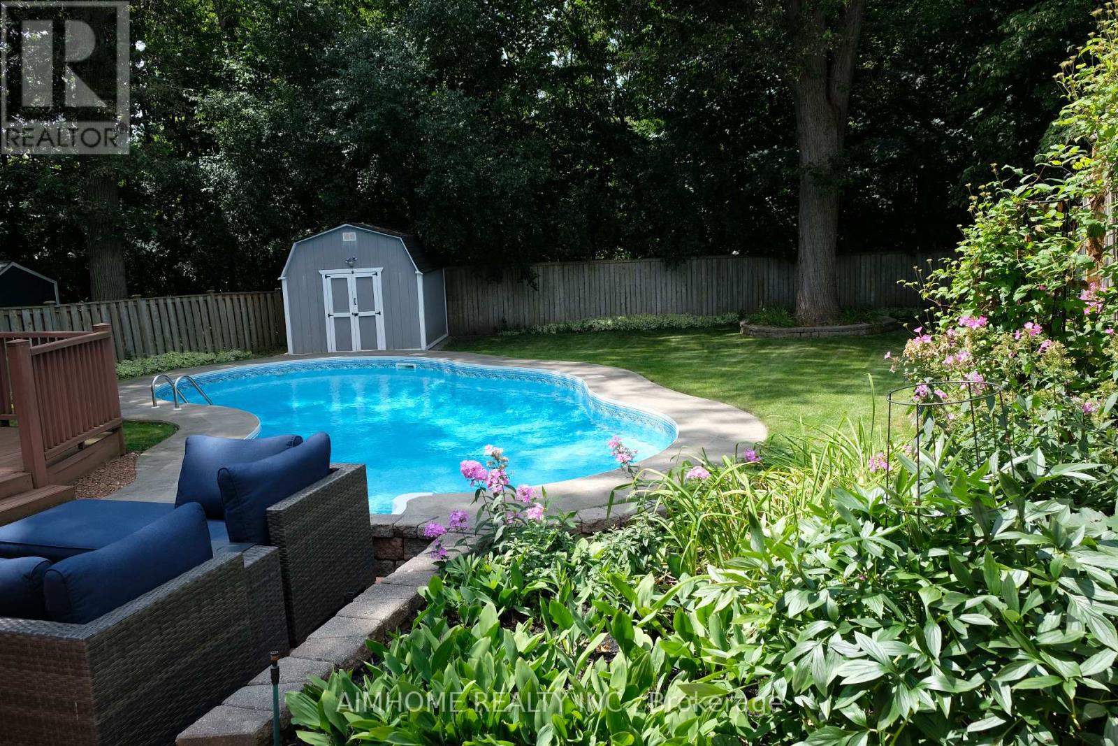 108 FLORIBUNDA CRESCENT - 24