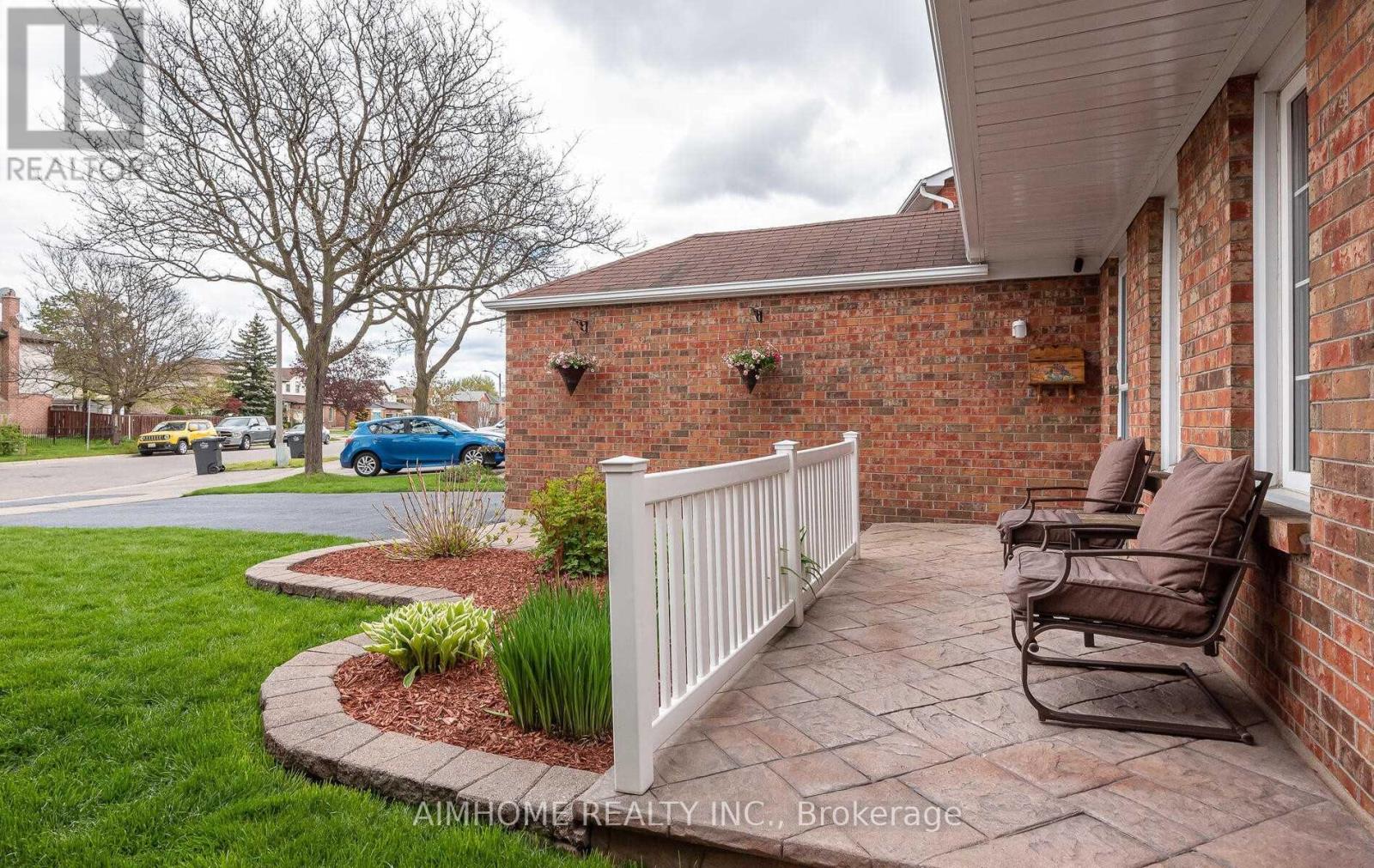 108 FLORIBUNDA CRESCENT - 4