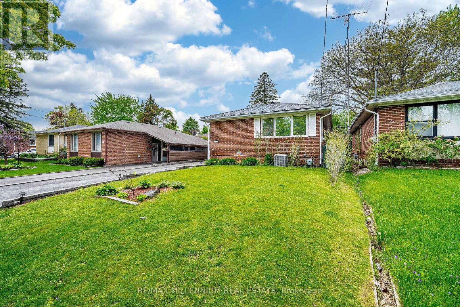 271 THISTLE DOWN BOULEVARD W - Image 2