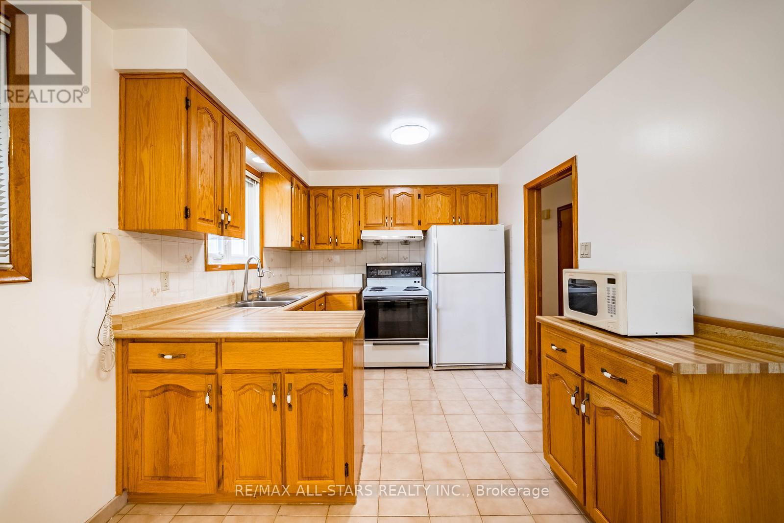 26 SUMMERGLADE DRIVE - 13