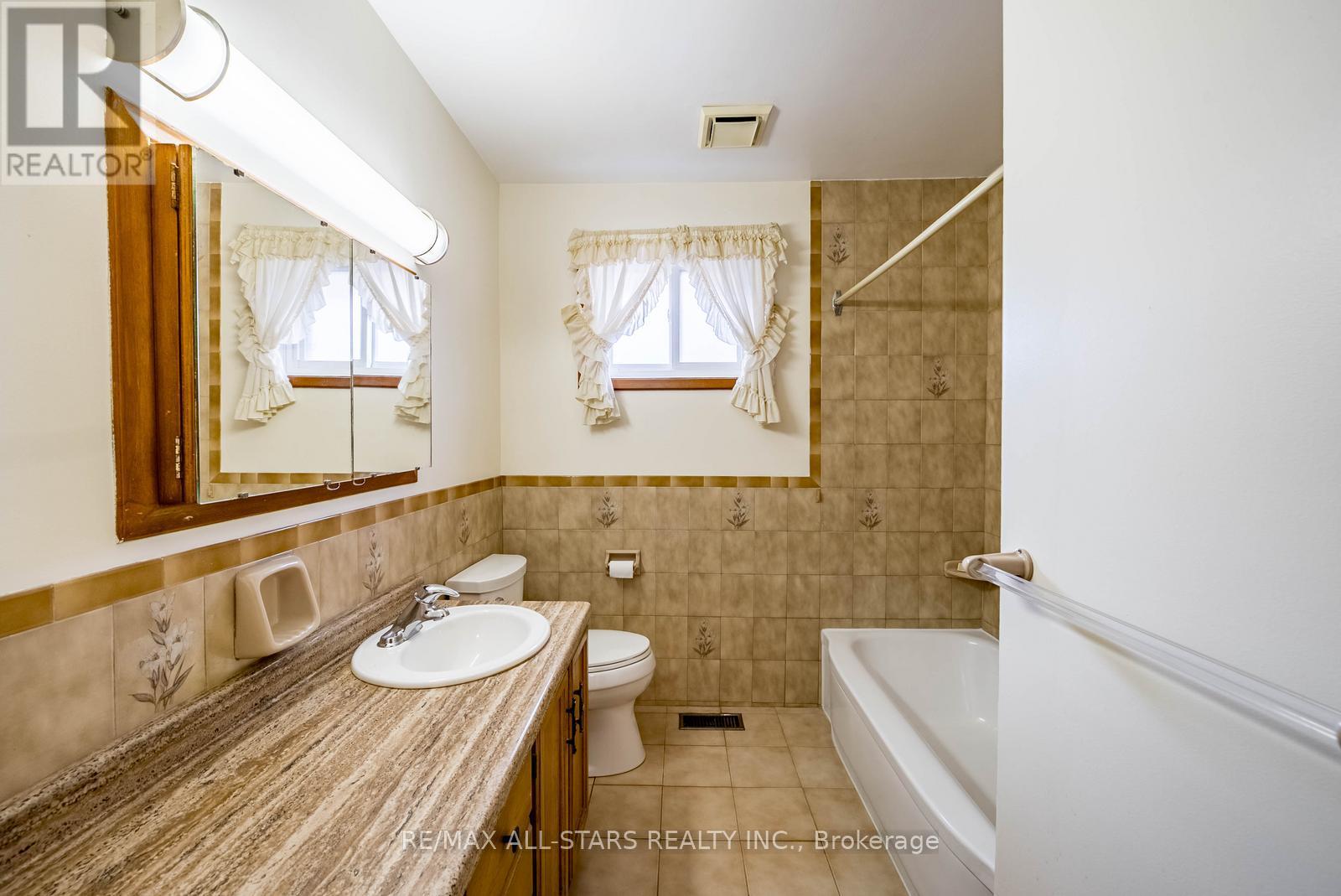 26 SUMMERGLADE DRIVE - 17