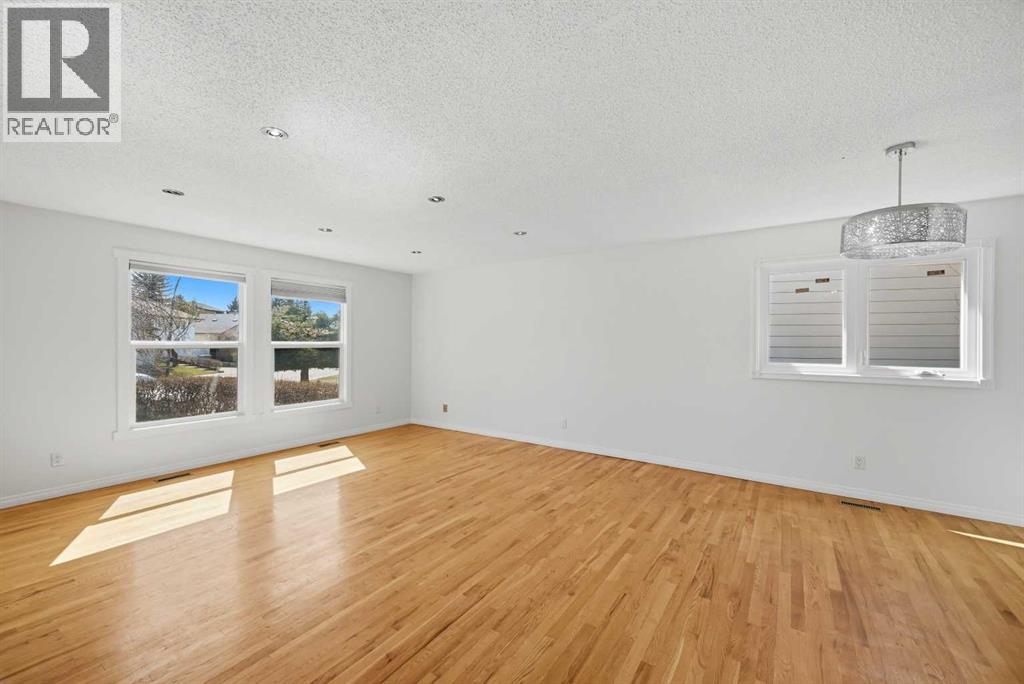 92 Whitlock Close NE - 4