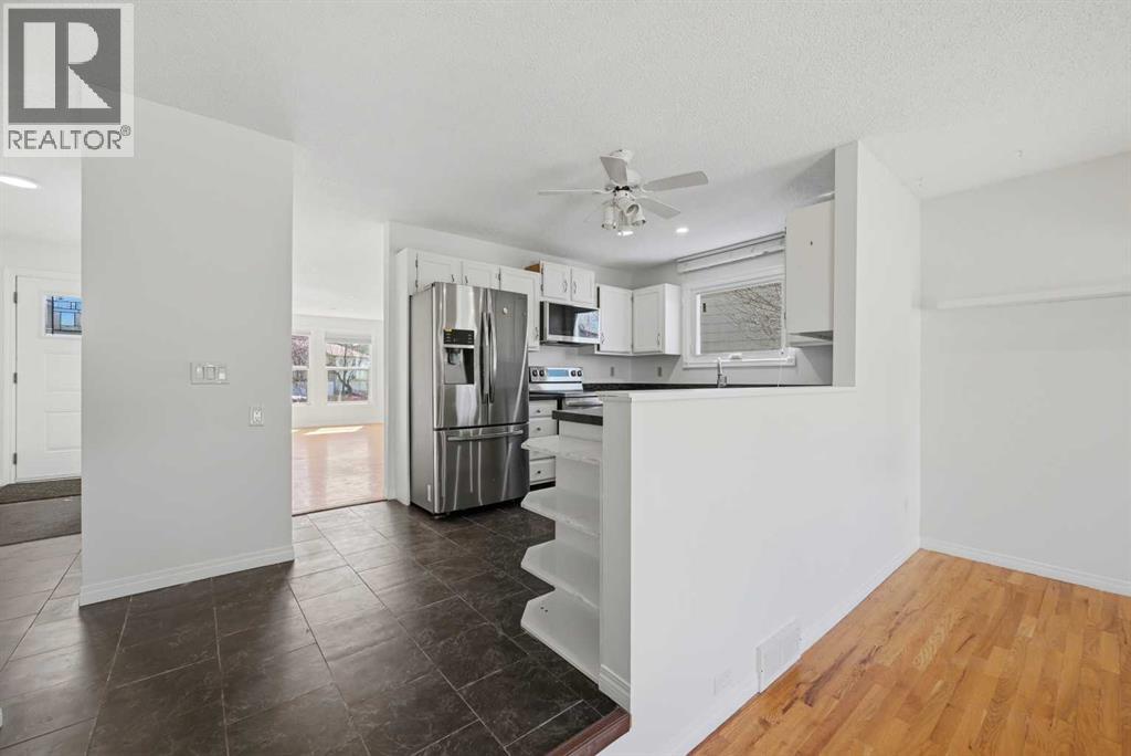 92 Whitlock Close NE - 13