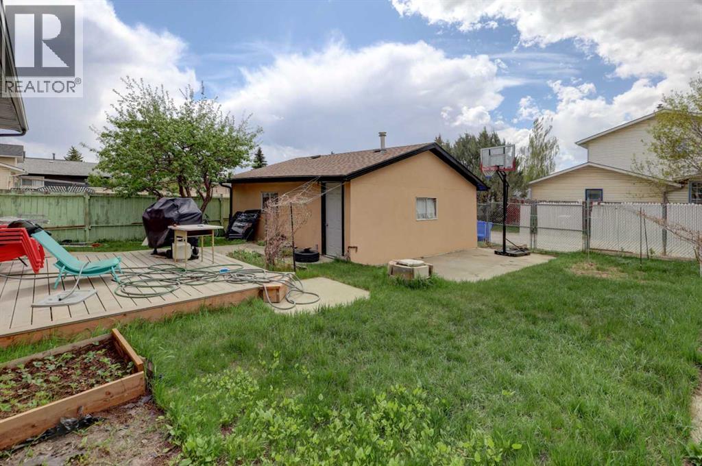 3403 42 Street NE - 28