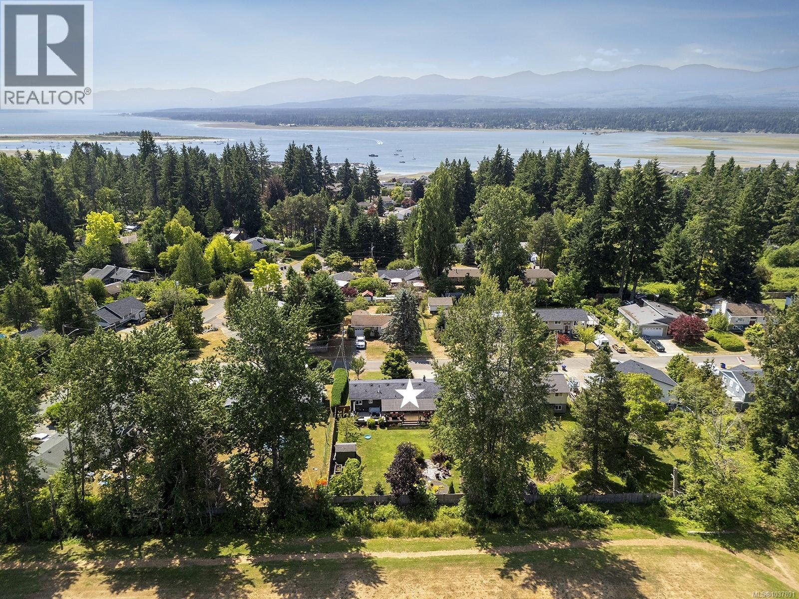 1922 Richardson Ave, Comox