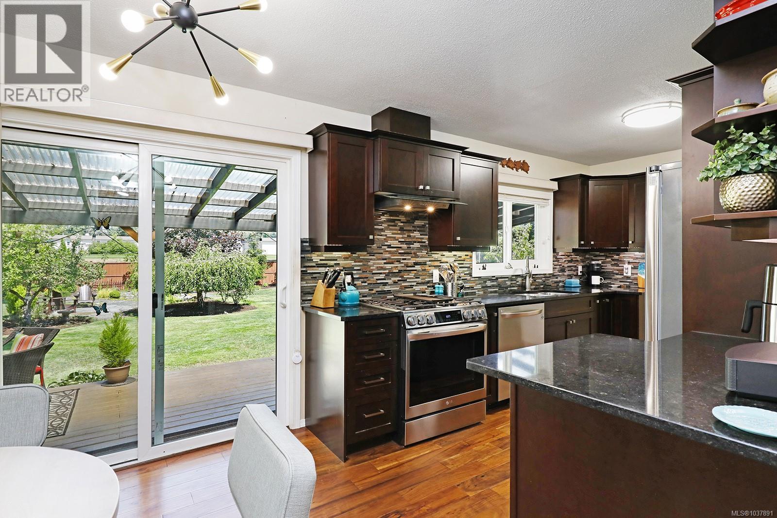 1922 Richardson Ave, Comox