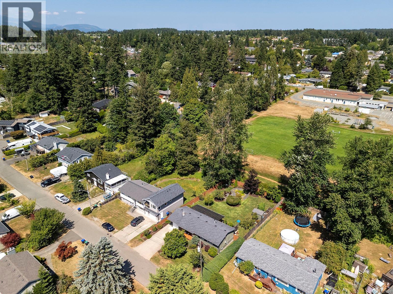 1922 Richardson Ave, Comox