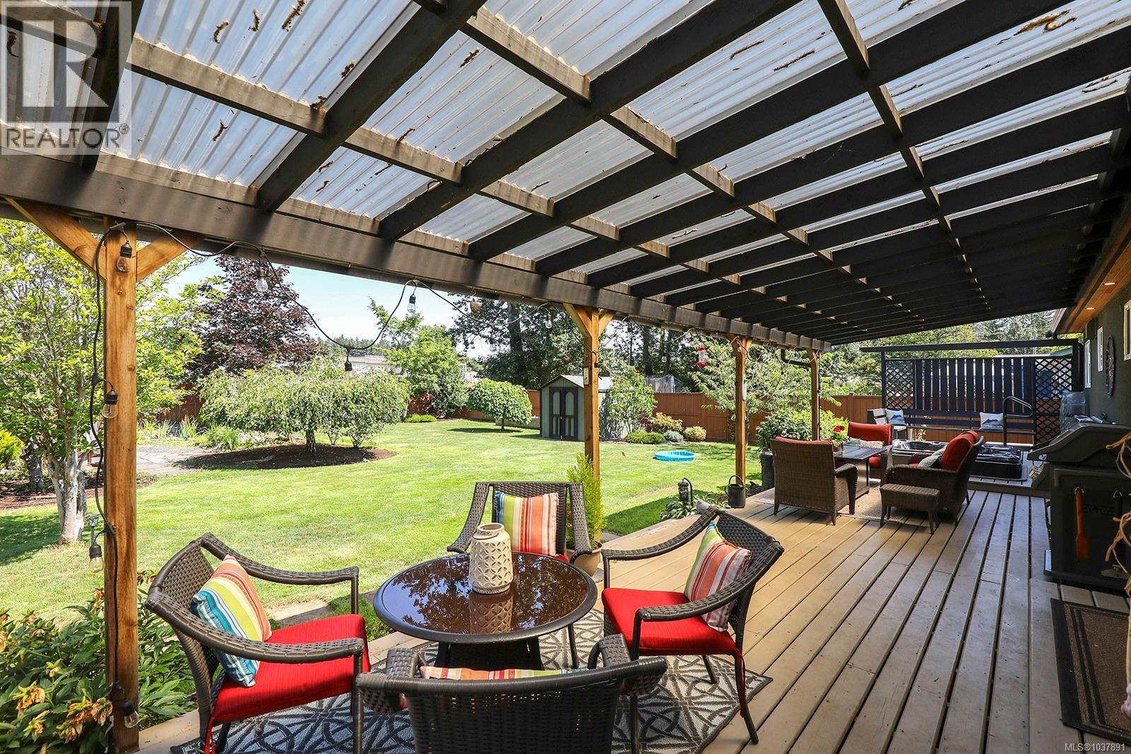 1922 Richardson Ave, Comox