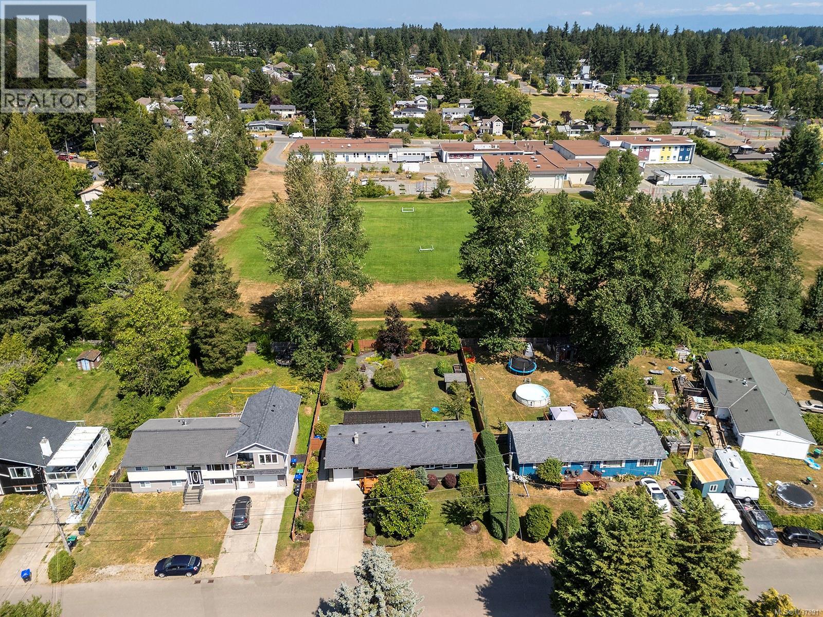 1922 Richardson Ave, Comox