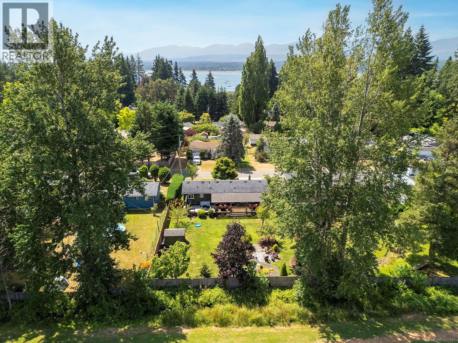 1922 Richardson Ave, Comox