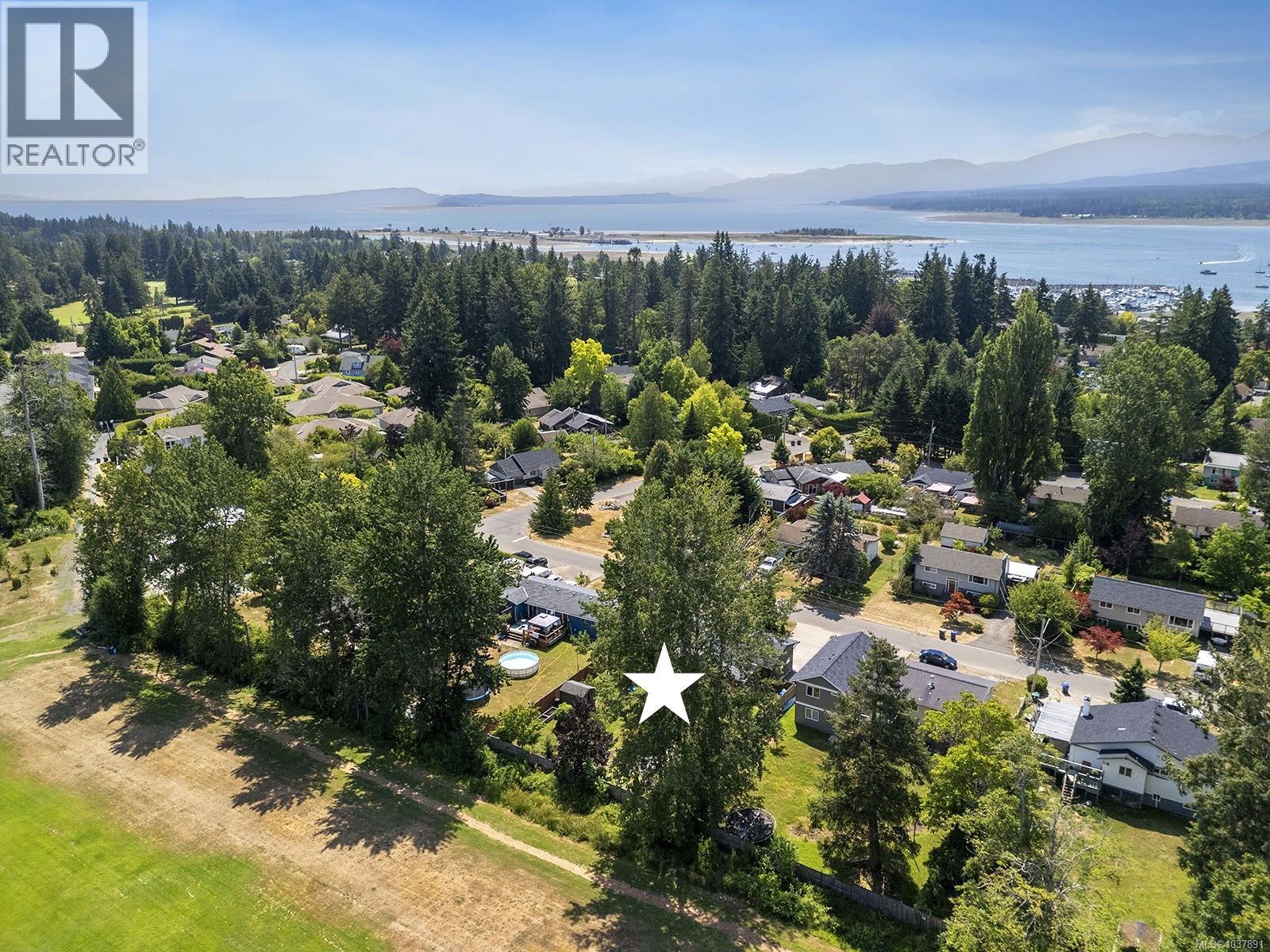 1922 Richardson Ave, Comox