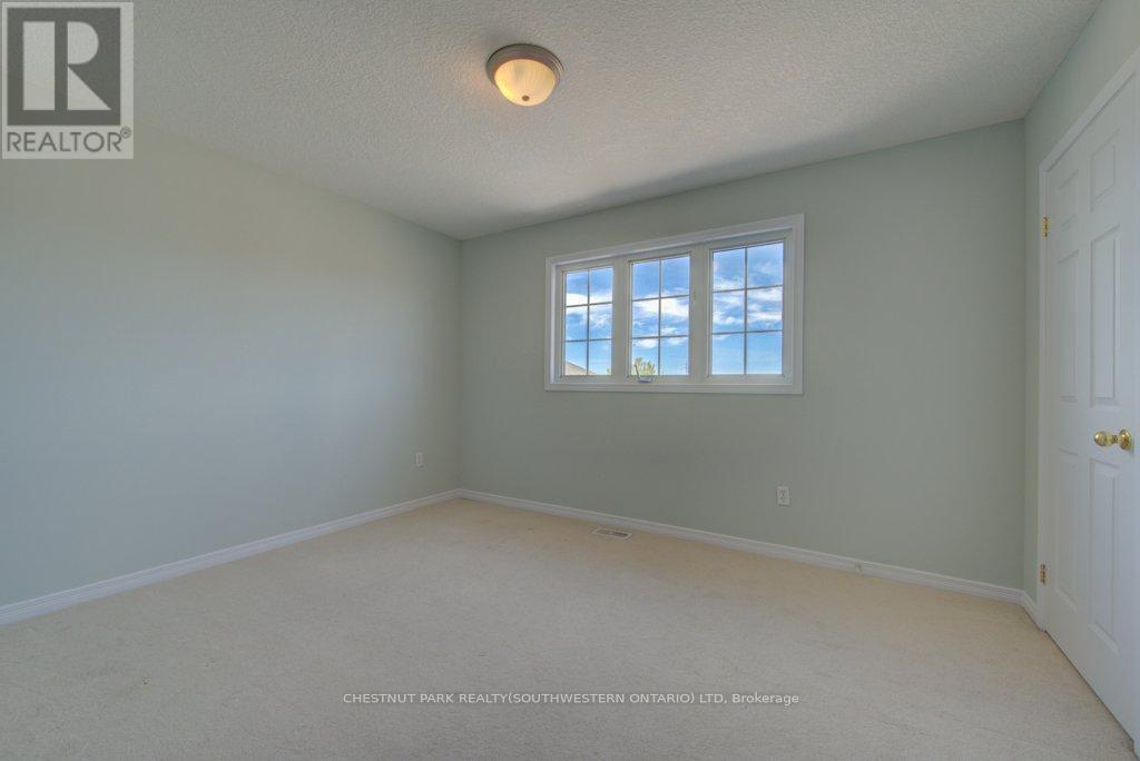 #15C 240 WESTMEADOW DRIVE - 23