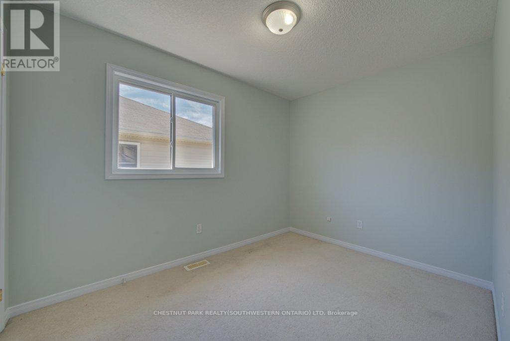 #15C 240 WESTMEADOW DRIVE - 25