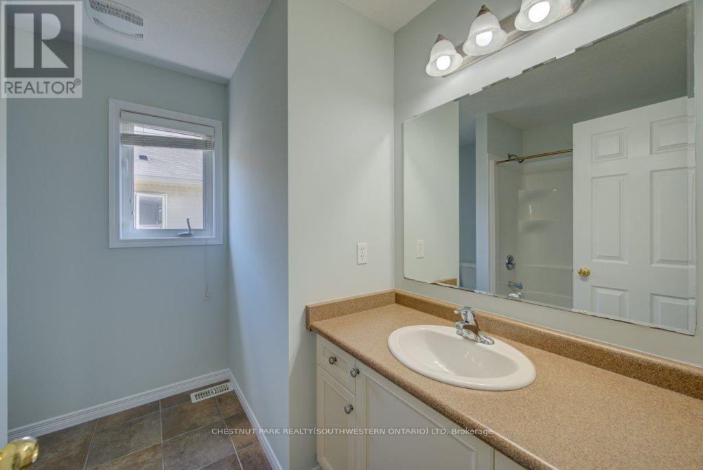 #15C 240 WESTMEADOW DRIVE - 28