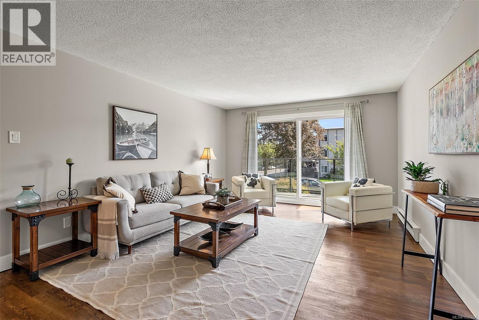 #204 1024 Fairfield Rd - 3