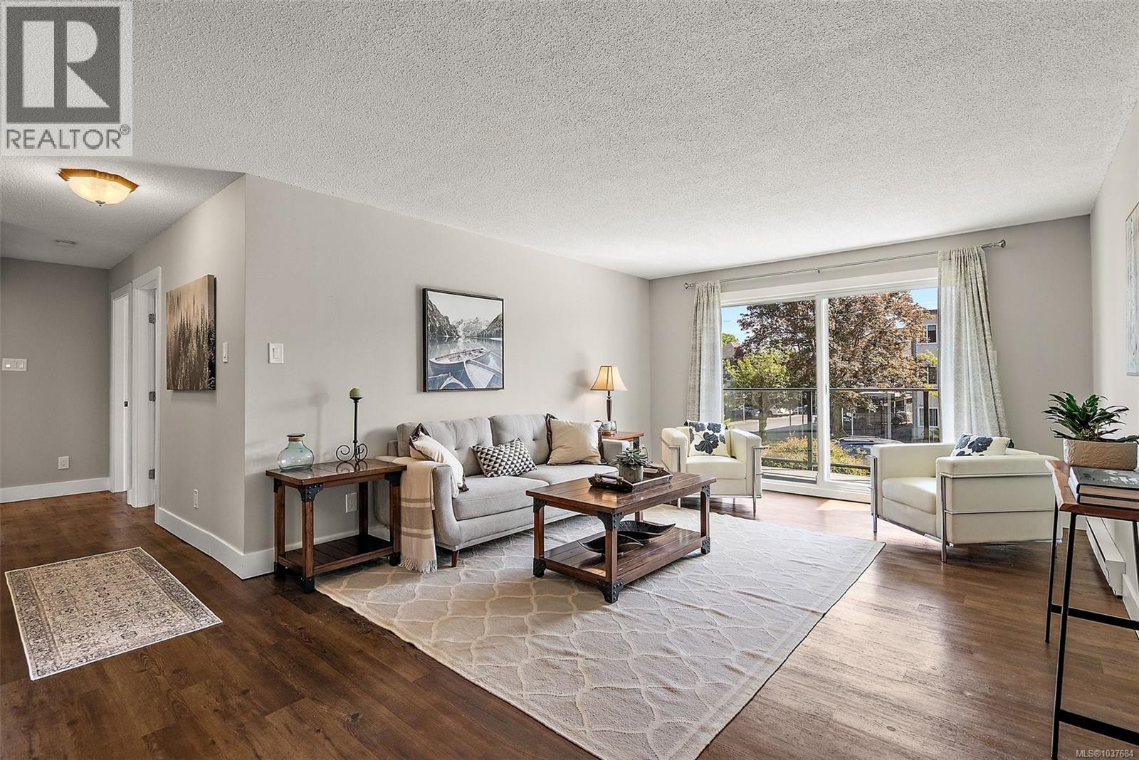 204 1024 Fairfield Rd, Victoria
