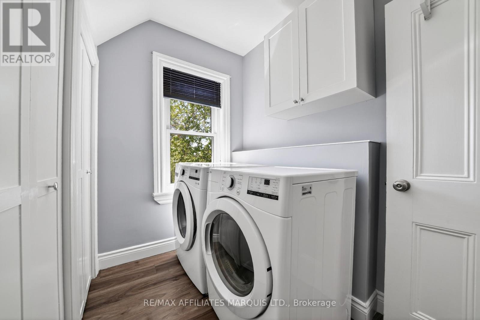 127 LAWRENCE AVENUE - 31