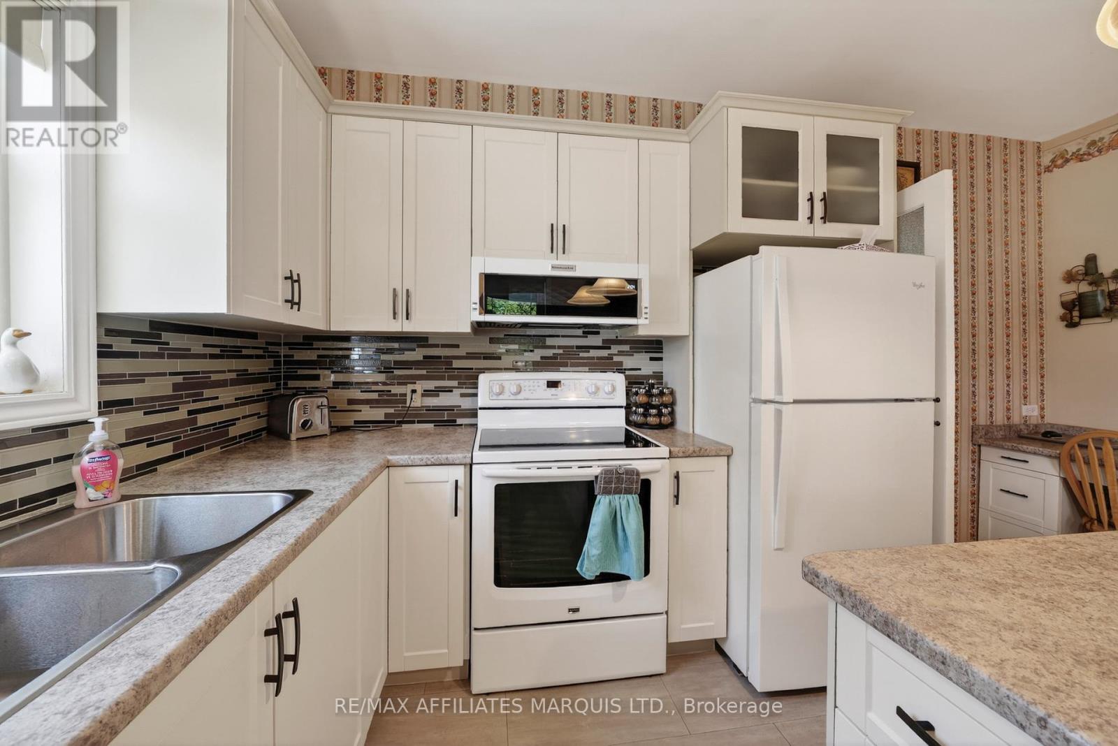 127 LAWRENCE AVENUE - 5