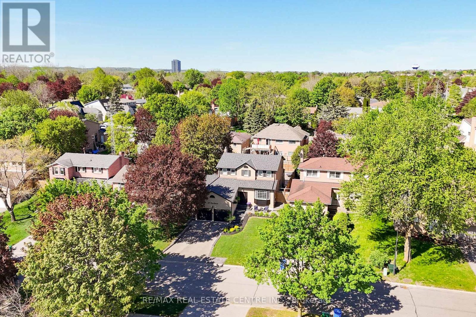 430 DOVER CRESCENT - Image 2