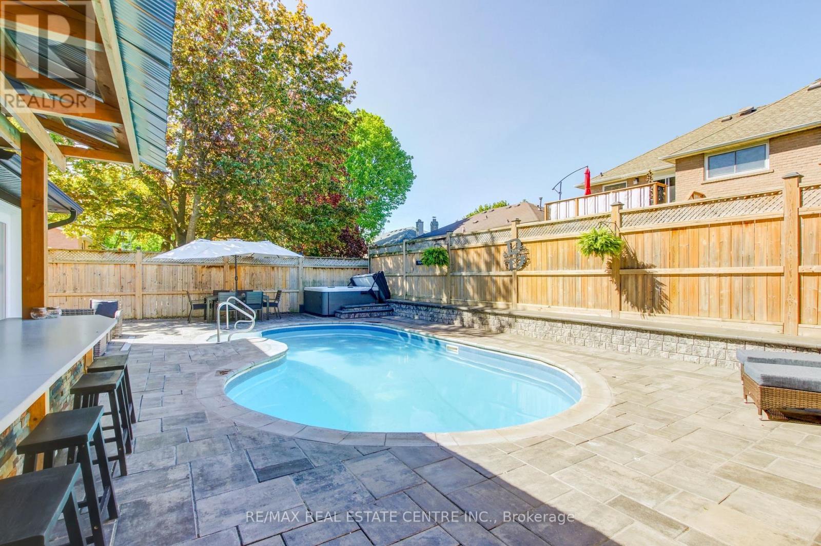 430 DOVER CRESCENT - 36
