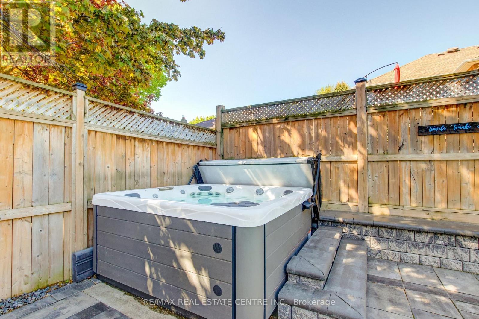 430 DOVER CRESCENT - 37