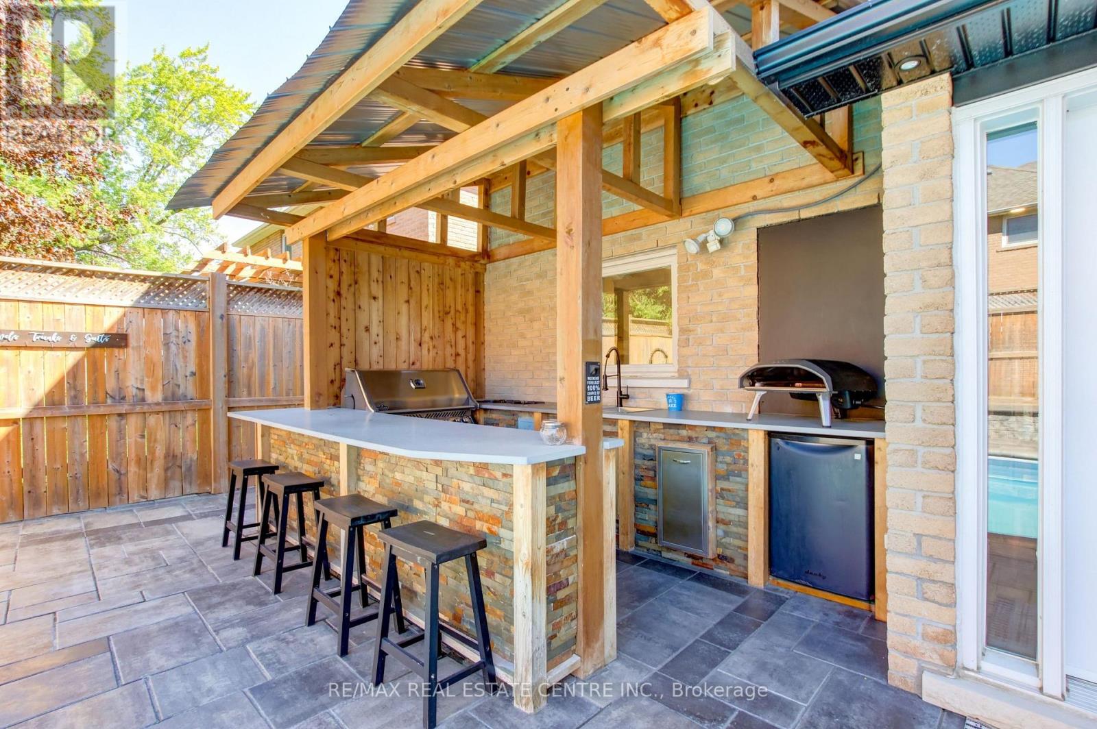430 DOVER CRESCENT - 38