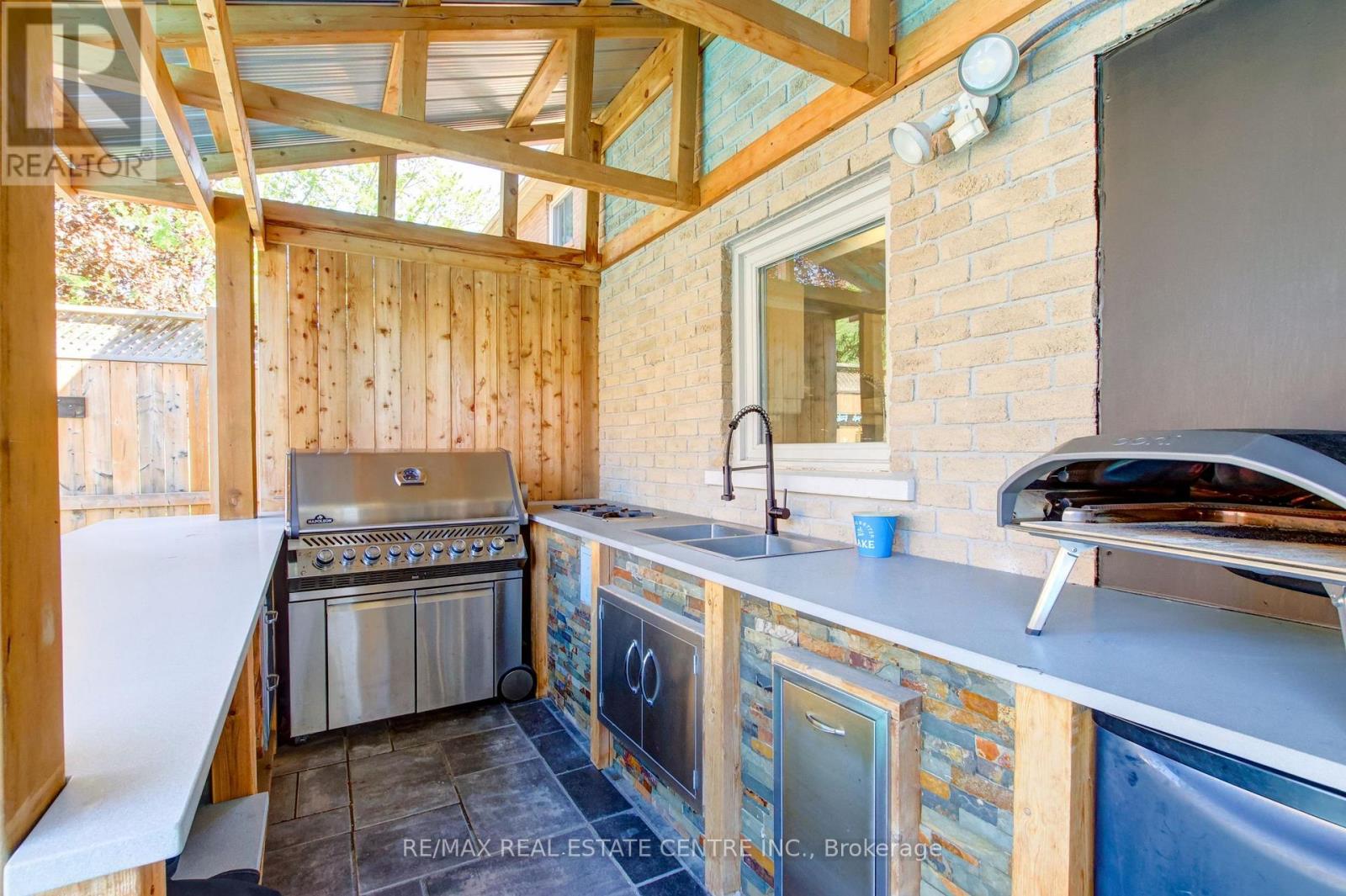 430 DOVER CRESCENT - 39
