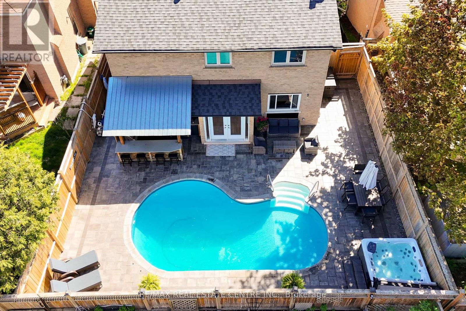 430 DOVER CRESCENT - 42