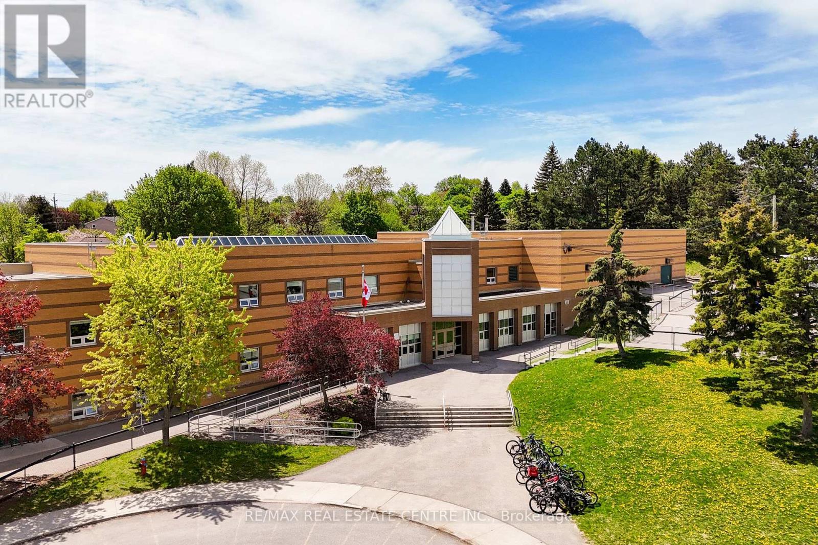 430 DOVER CRESCENT - 46