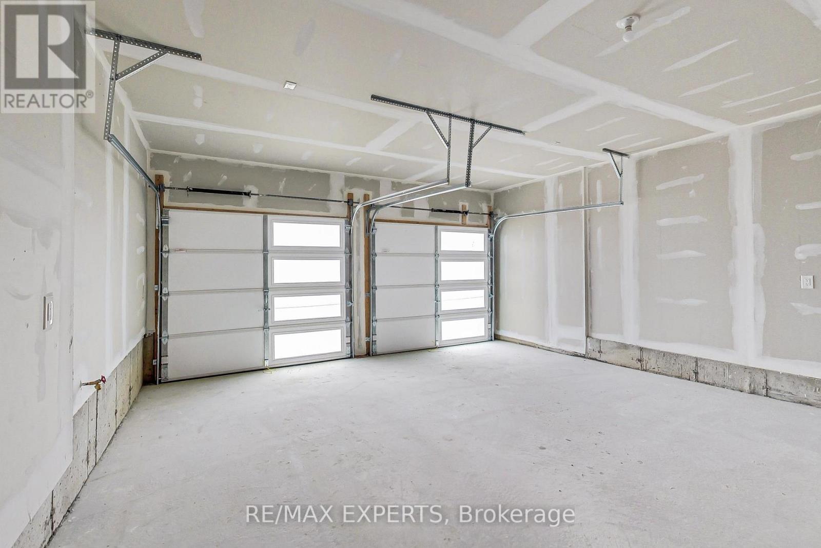 11 UNION BOULEVARD - 38