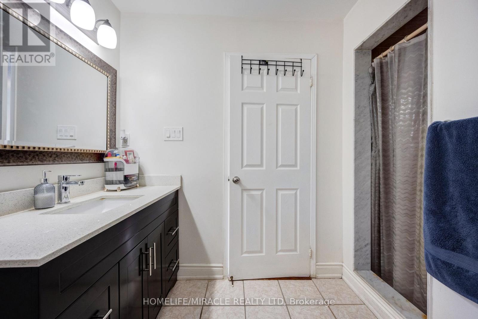 36 HERKES DRIVE - 28