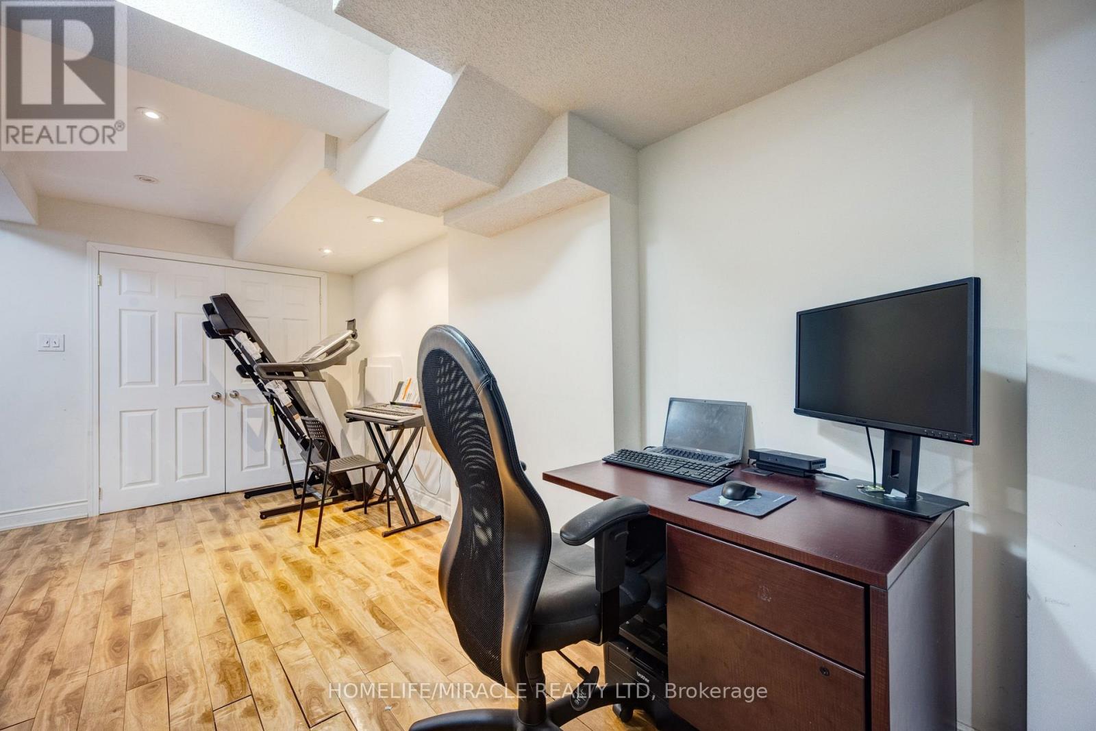 36 HERKES DRIVE - 41