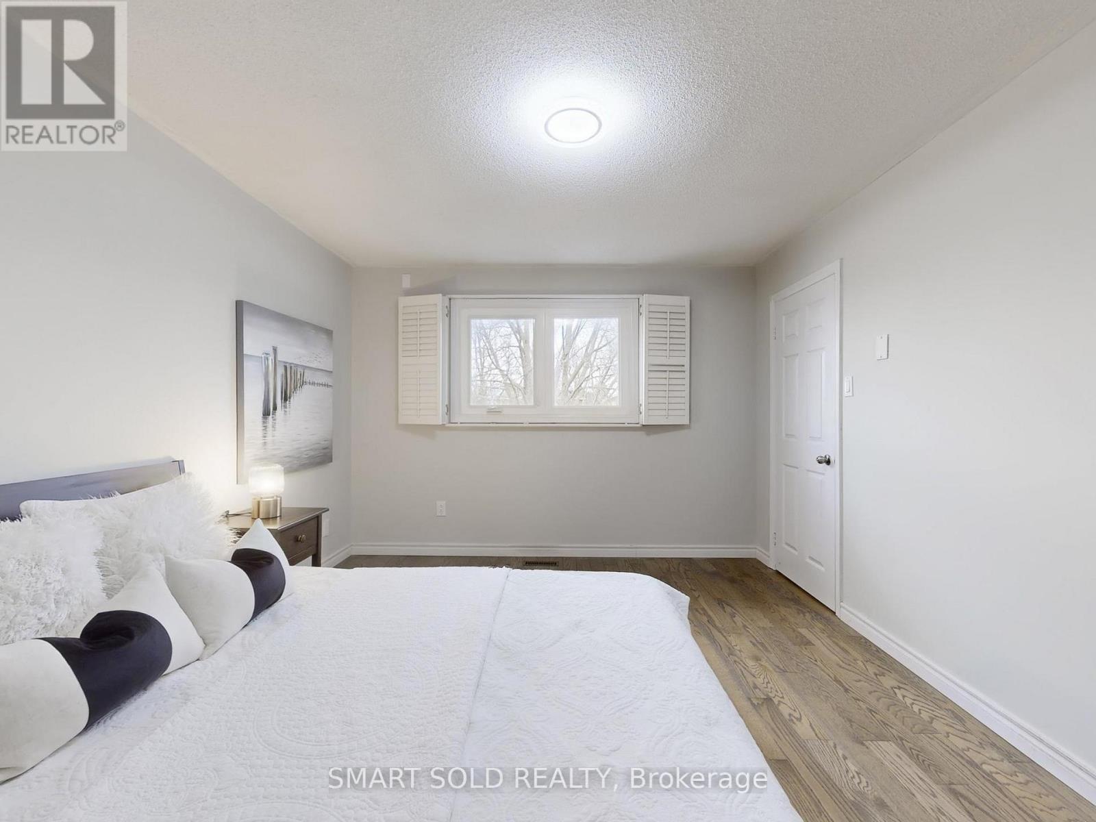 24 NORMANDY CRESCENT - 27