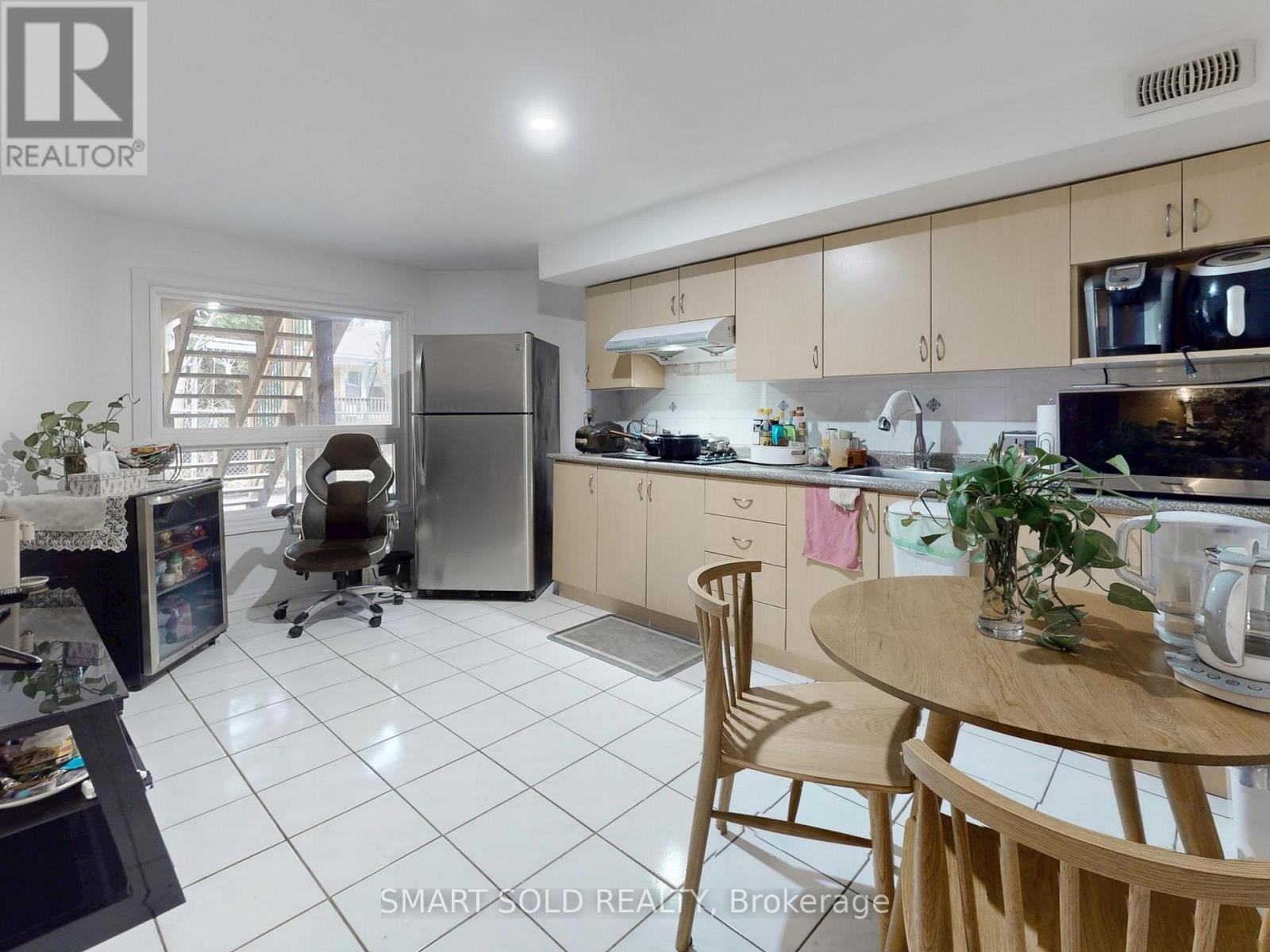 24 NORMANDY CRESCENT - 32