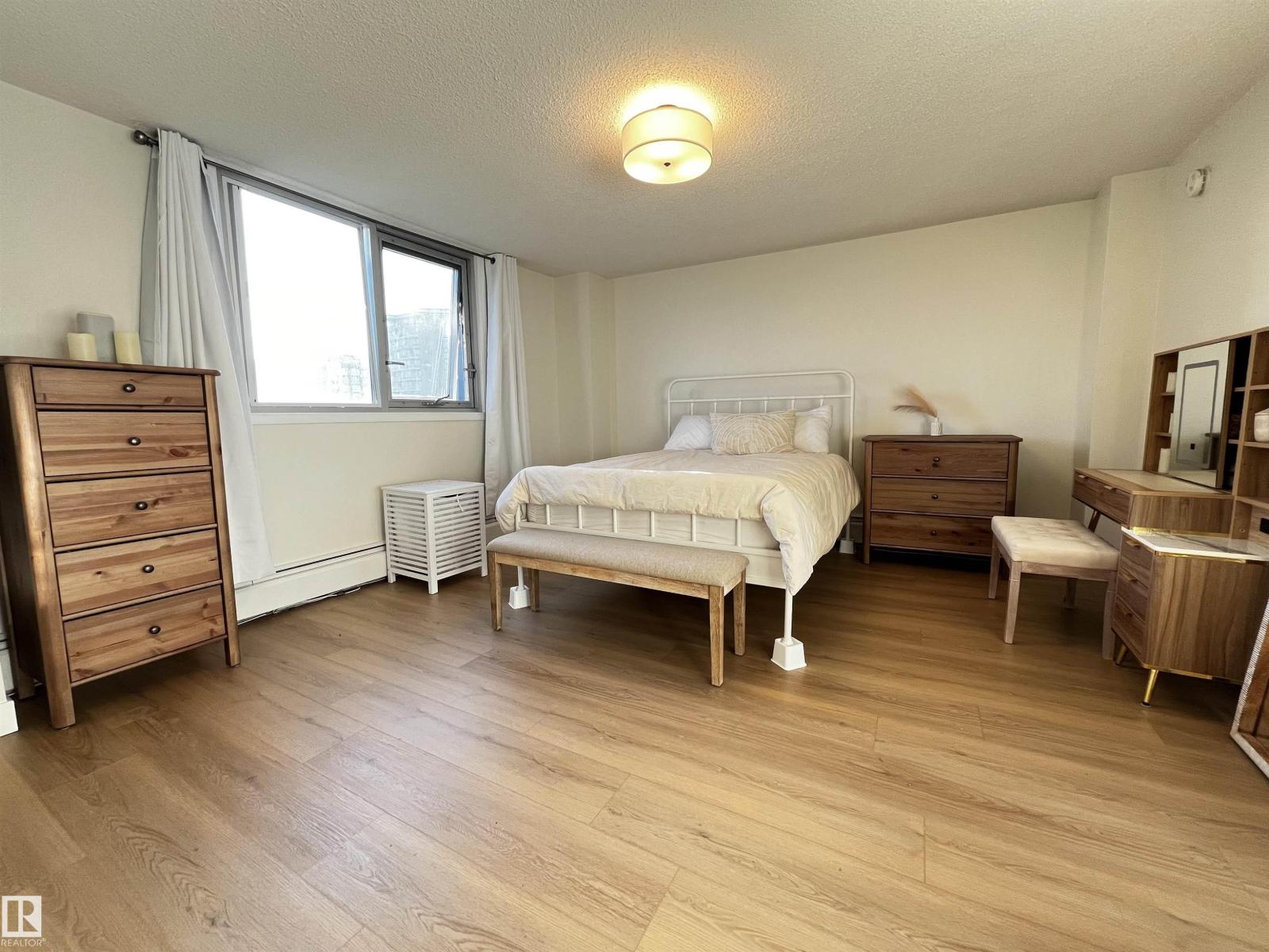 #807 10011 116 ST NW - 8