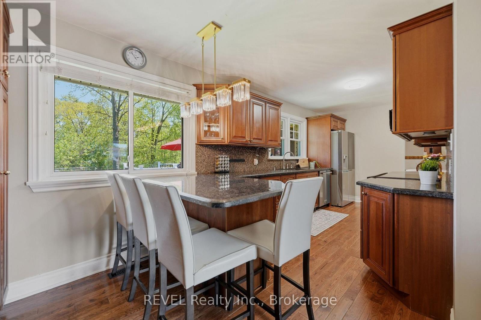 7484 MERRITT AVENUE - 10