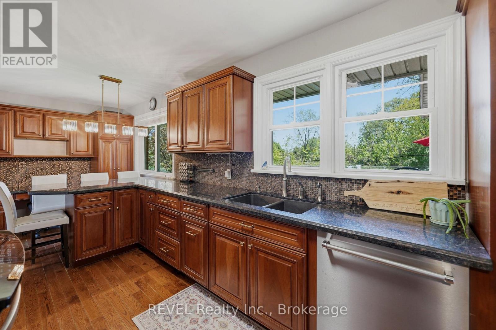 7484 MERRITT AVENUE - 13