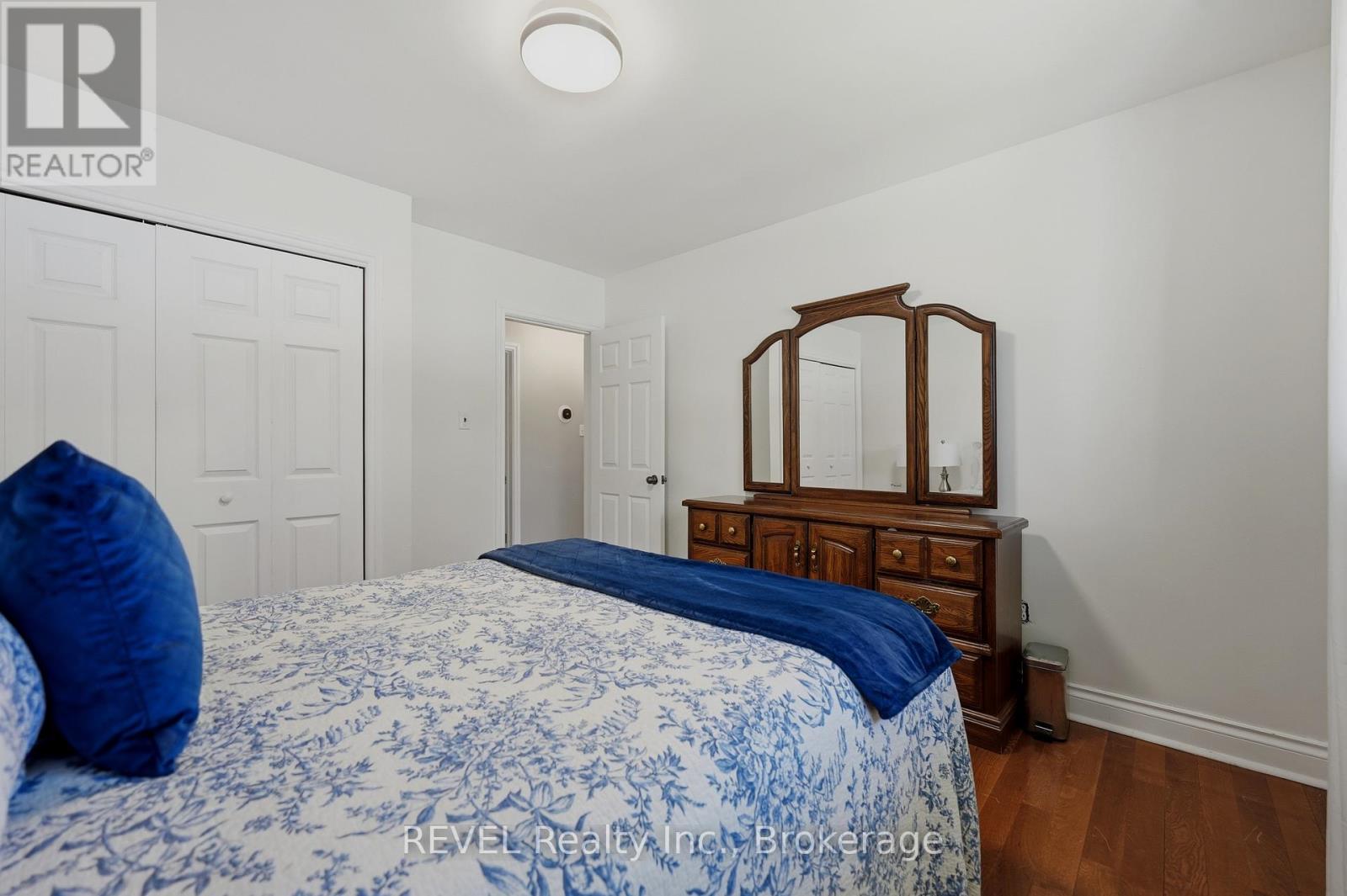 7484 MERRITT AVENUE - 26