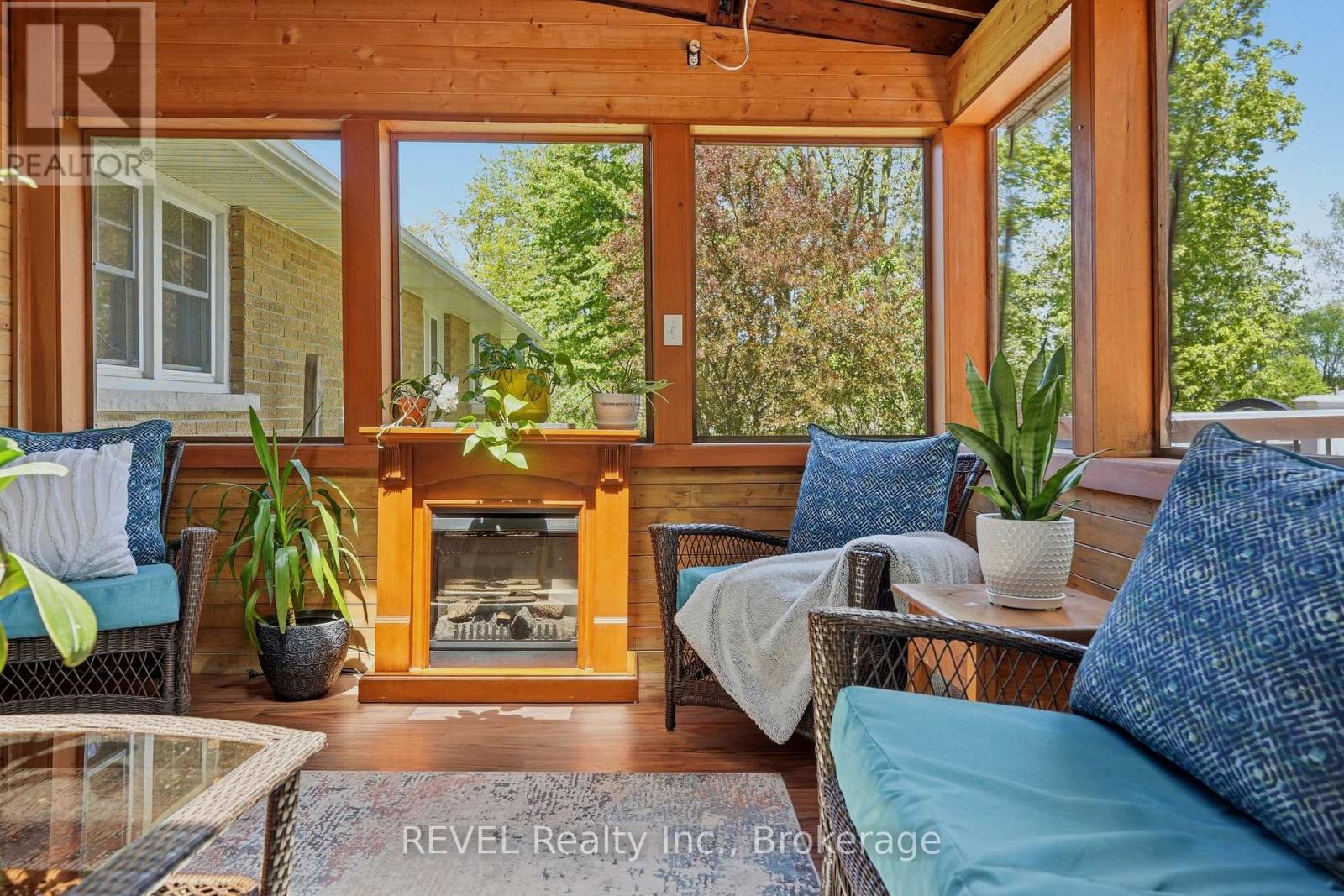 7484 MERRITT AVENUE - 28