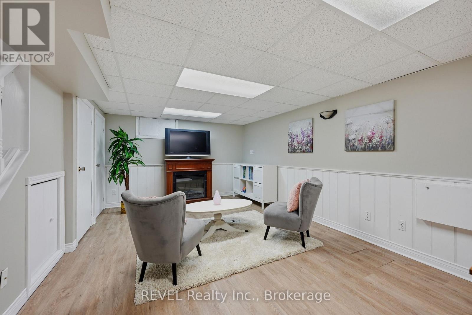 7484 MERRITT AVENUE - 32