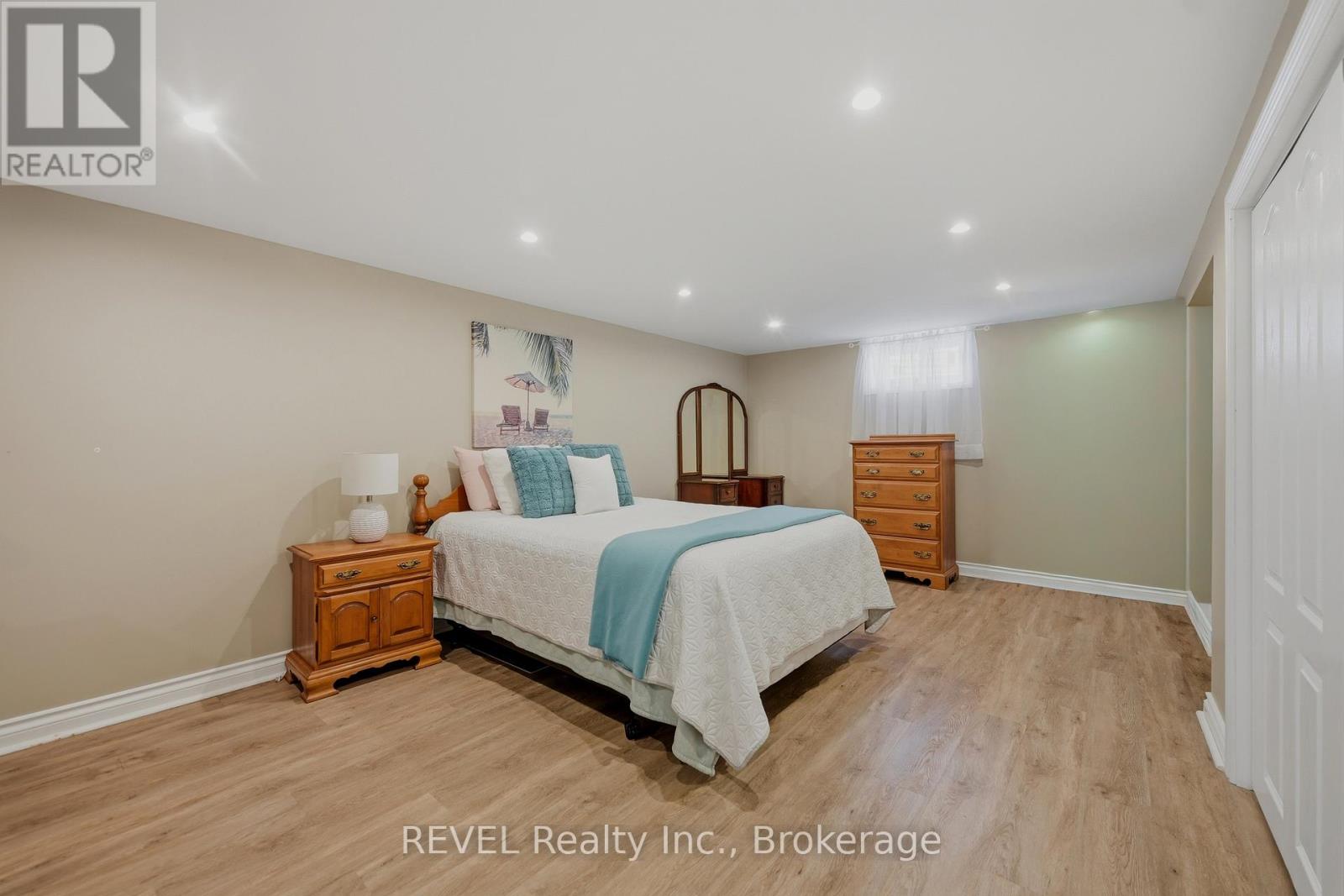 7484 MERRITT AVENUE - 34