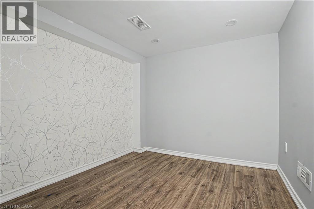 60 POSTMASTER Drive - 27
