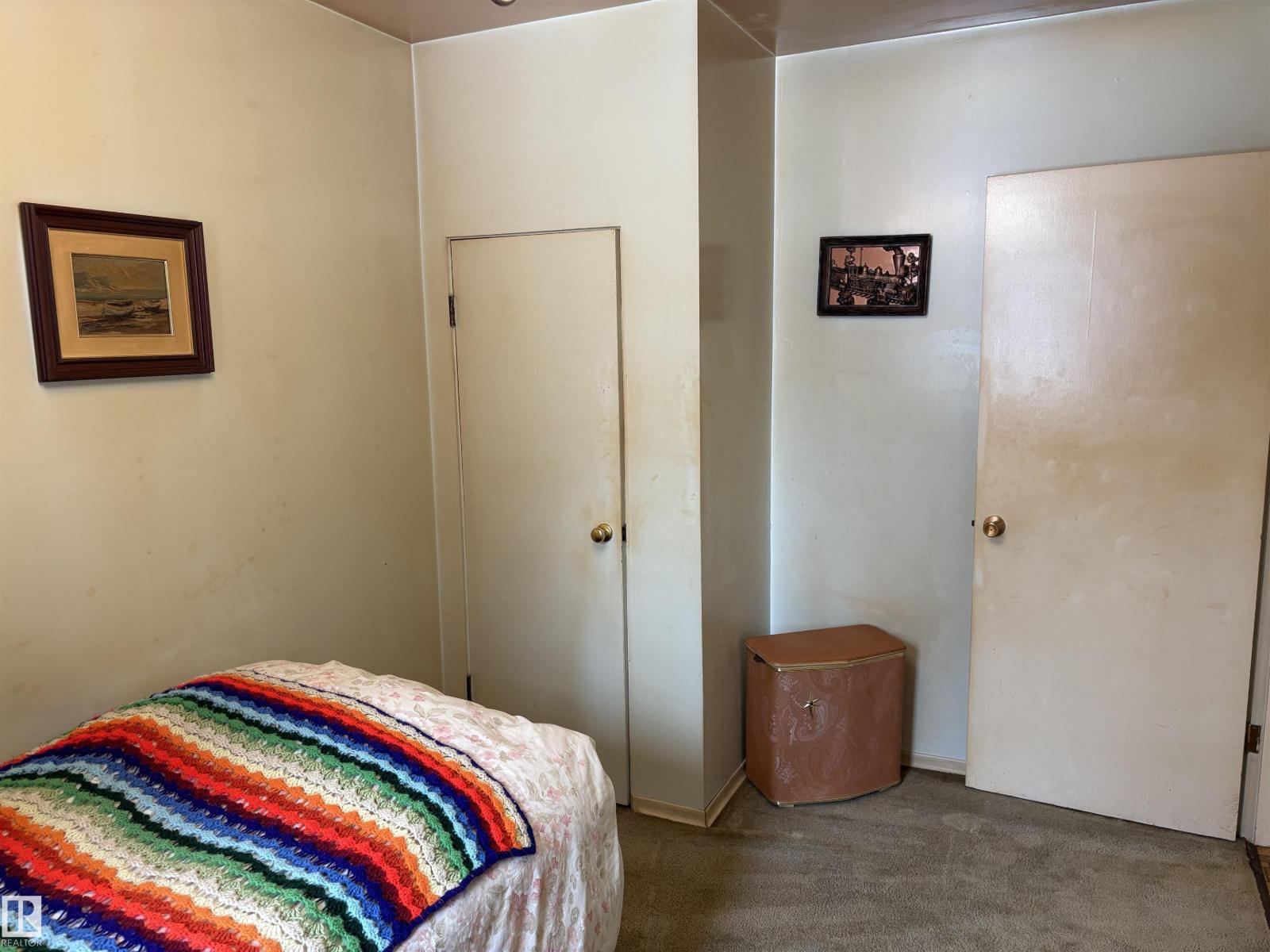 10916 151 ST NW - 10