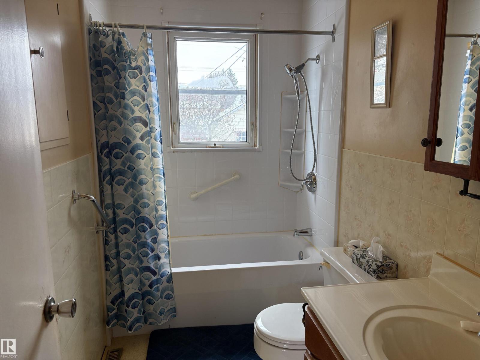 10916 151 ST NW - 9