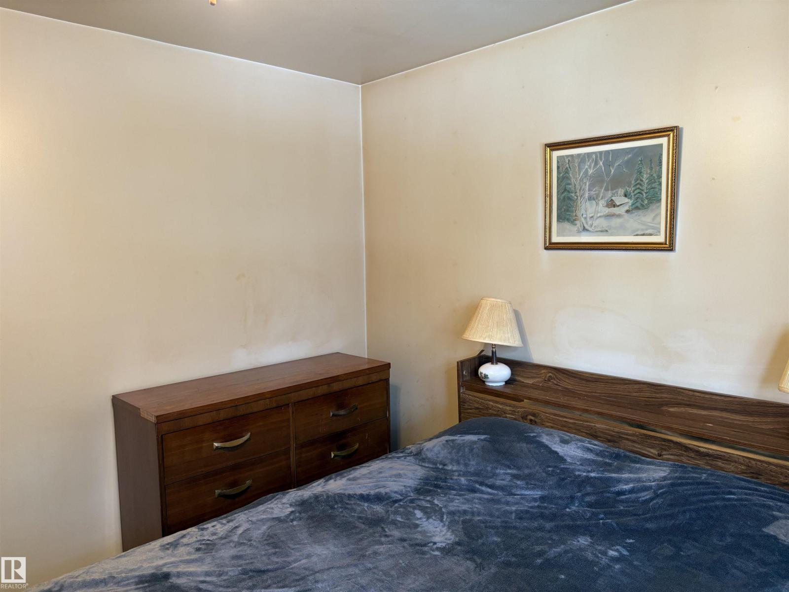 10916 151 ST NW - 12