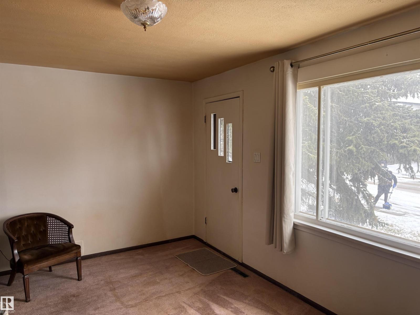 10916 151 ST NW - 8
