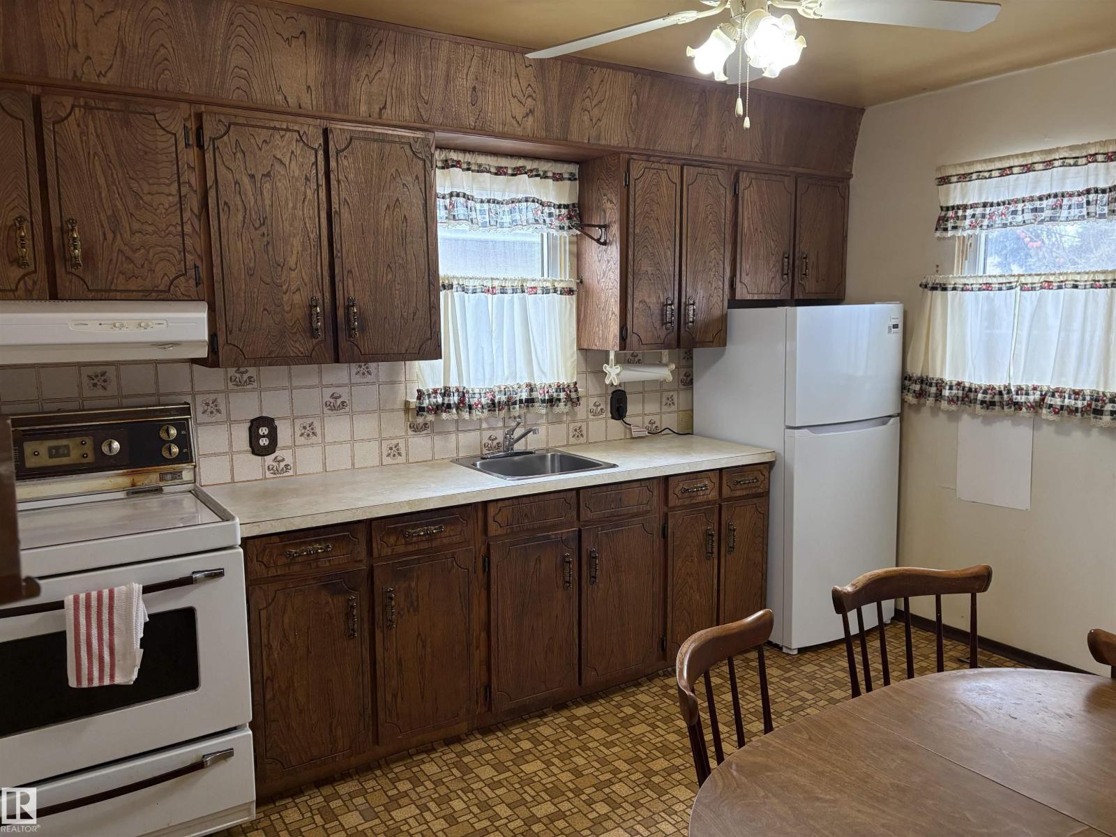 10916 151 ST NW - 15